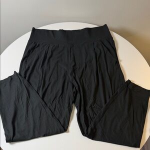 Vuori Straight Leg Pull-On Pants in Black